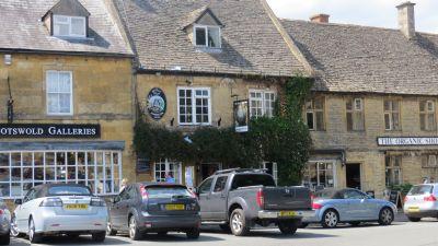 Picture 1. Queens Head Inn, Stow-on-the-Wold, Gloucestershire