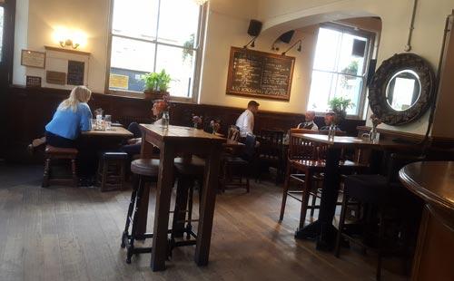 Picture 2. The Queen's Arms, South Kensington, Greater London