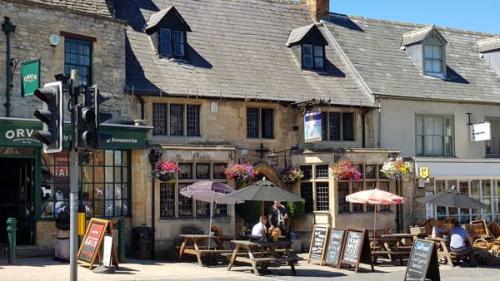 Picture 1. The Mermaid, Burford, Oxfordshire