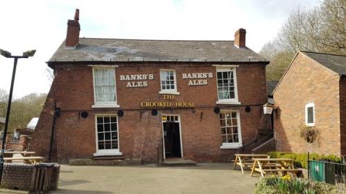 Picture 1. The Crooked House, Himley, West Midlands