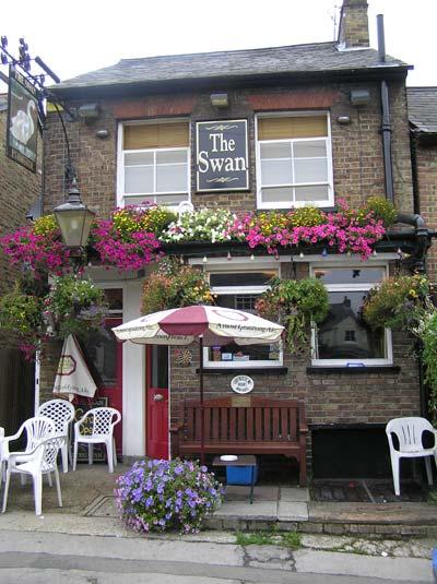 Picture 1. The Swan, Bushey, Hertfordshire