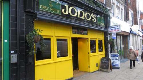 Picture 1. Jono's Bar, Ilford, Greater London