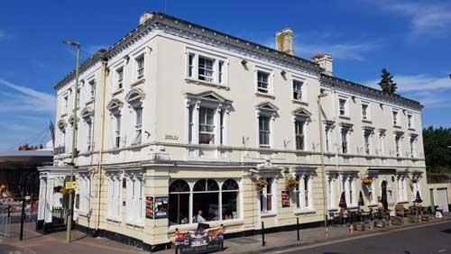 Picture 1. Station Hotel & Bars, Gloucester, Gloucestershire