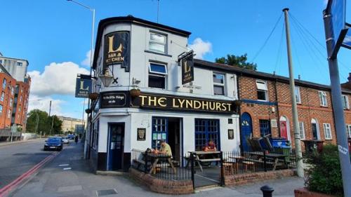 Picture 1. The Lyndhurst, Reading, Berkshire