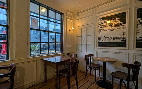 Picture 2. The Llandoger Trow, Bristol, Avon