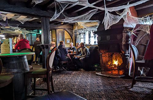 Picture 2. Kings Head (Ye Olde King's Head), Chester, Cheshire