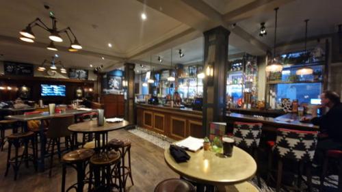 Picture 2. King's Head, Earl's Court, Central London
