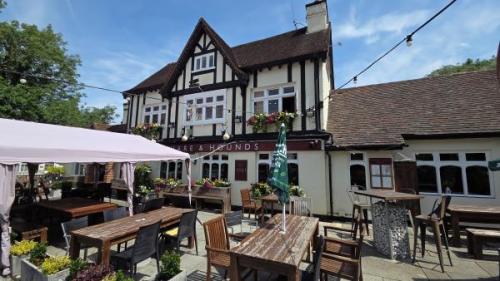 Picture 1. The Hare & Hounds, Claygate, Surrey